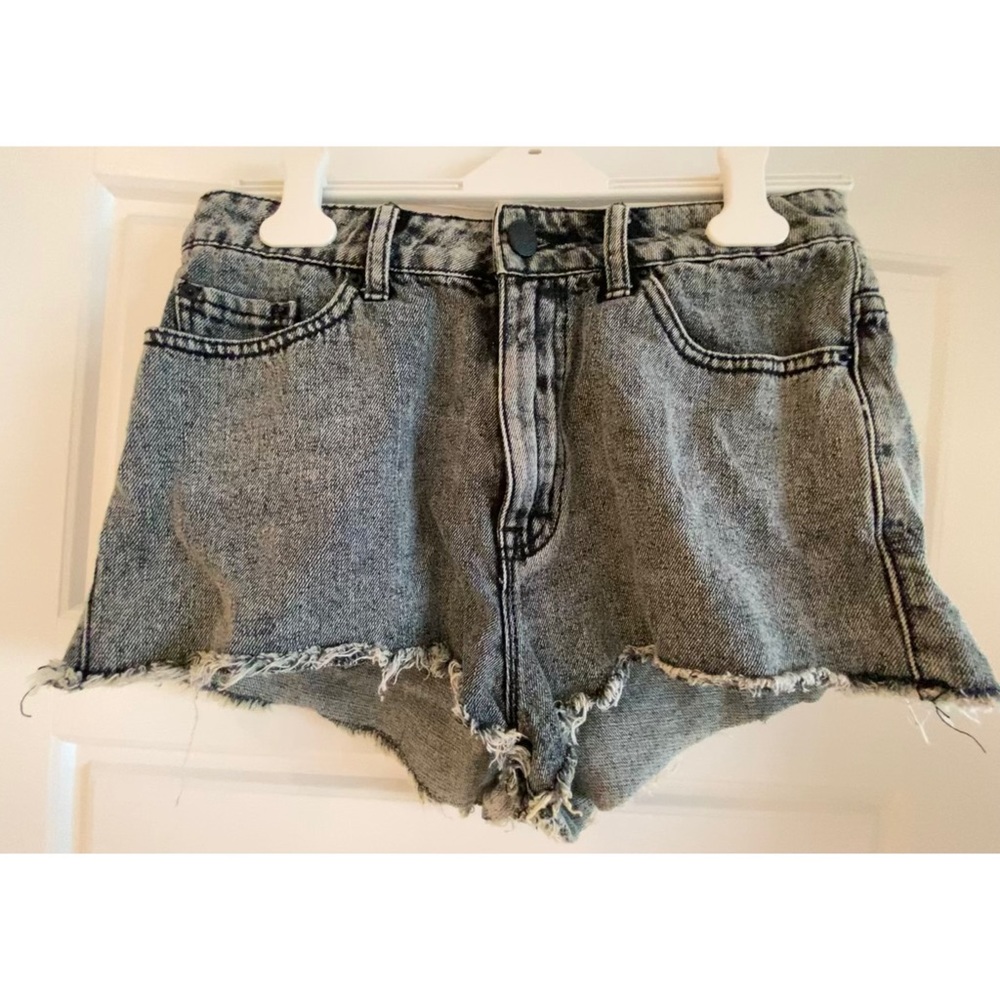 BDG High-Waisted Cheeky Denim Short – Grey Denim